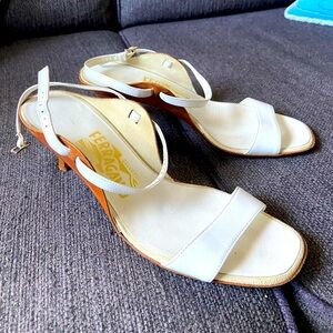 FERRAGAMO leather kitten heels 🥂